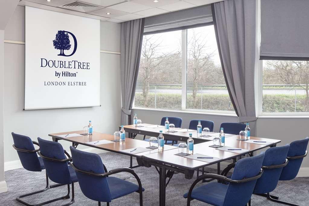 فندق Doubletree By Hilton London Elstree بورهاموود المرافق الصورة